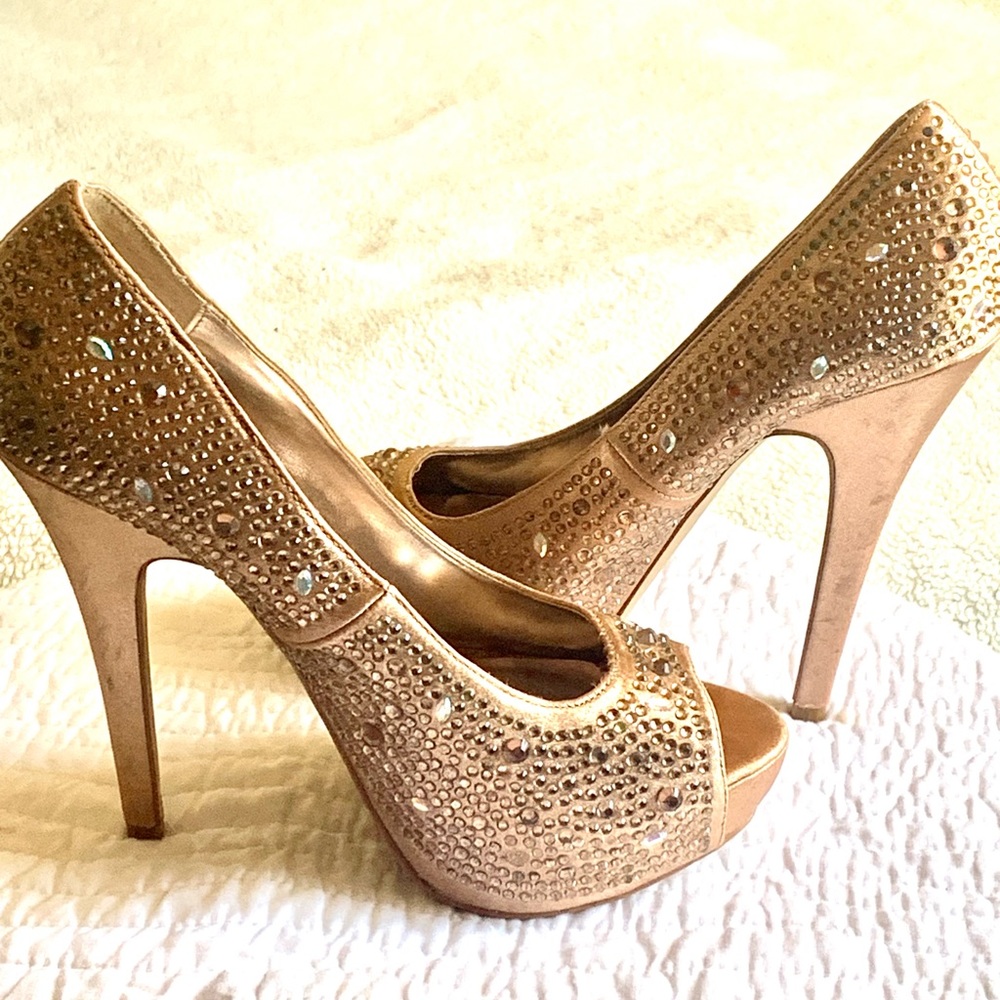 STEVE MADDEN Cycile gold rosé 1 inch platform shoe, embellished with gemstones